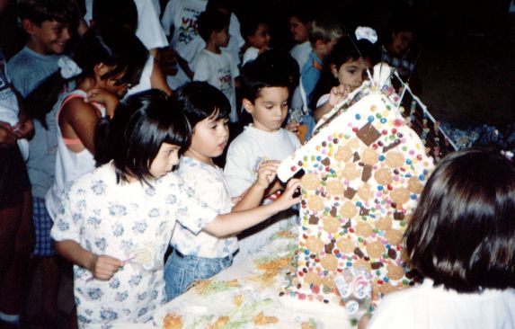 foto do primeiro bolo de aniversário da escola